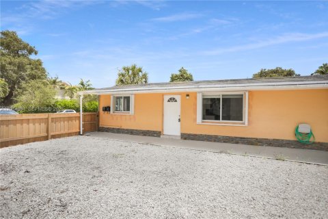 House in Fort Lauderdale, Florida 2 bedrooms, 146.23 sq.m. № 2076371 - photo 26