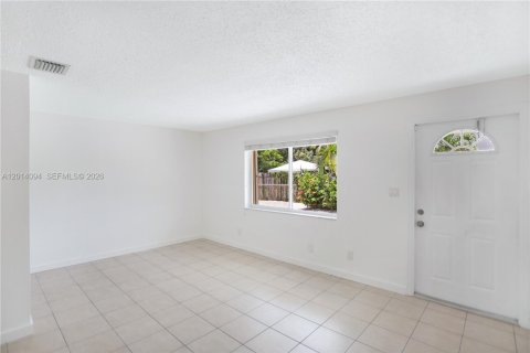 House in Fort Lauderdale, Florida 2 bedrooms, 146.23 sq.m. № 2076371 - photo 6