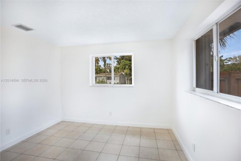 House in Fort Lauderdale, Florida 2 bedrooms, 146.23 sq.m. № 2076371 - photo 22