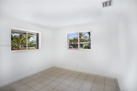 House in Fort Lauderdale, Florida 2 bedrooms, 146.23 sq.m. № 2076371 - photo 9