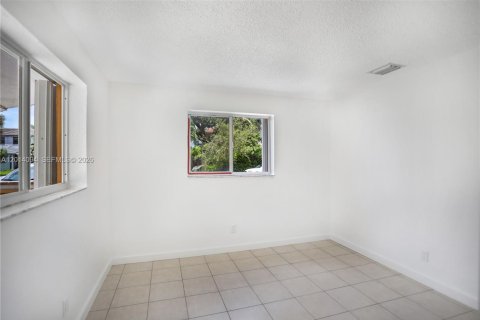 House in Fort Lauderdale, Florida 2 bedrooms, 146.23 sq.m. № 2076371 - photo 16