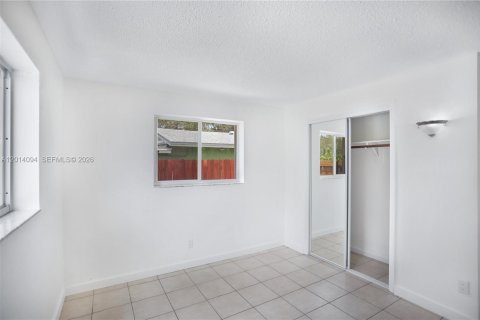 House in Fort Lauderdale, Florida 2 bedrooms, 146.23 sq.m. № 2076371 - photo 12