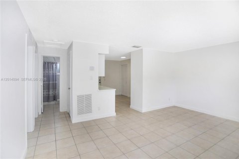 House in Fort Lauderdale, Florida 2 bedrooms, 146.23 sq.m. № 2076371 - photo 19