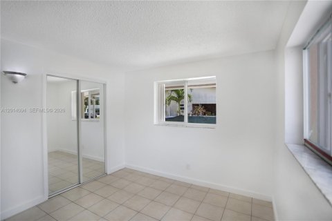 House in Fort Lauderdale, Florida 2 bedrooms, 146.23 sq.m. № 2076371 - photo 18