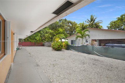 House in Fort Lauderdale, Florida 2 bedrooms, 146.23 sq.m. № 2076371 - photo 28