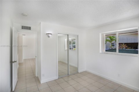 House in Fort Lauderdale, Florida 2 bedrooms, 146.23 sq.m. № 2076371 - photo 10