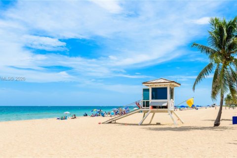 House in Fort Lauderdale, Florida 2 bedrooms, 146.23 sq.m. № 2076371 - photo 29