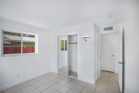 House in Fort Lauderdale, Florida 2 bedrooms, 146.23 sq.m. № 2076371 - photo 20