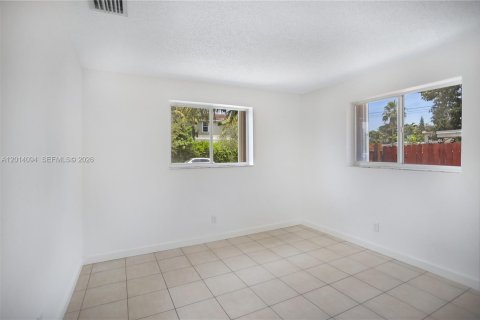 House in Fort Lauderdale, Florida 2 bedrooms, 146.23 sq.m. № 2076371 - photo 23