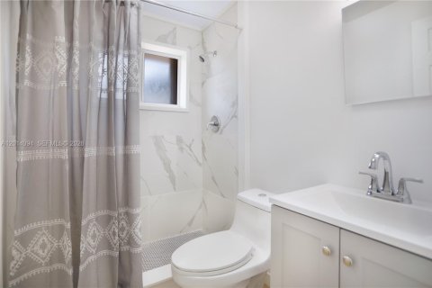House in Fort Lauderdale, Florida 2 bedrooms, 146.23 sq.m. № 2076371 - photo 14