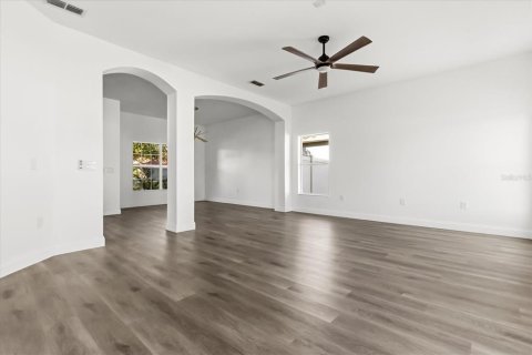House in Brooksville, Florida 4 bedrooms, 189.43 sq.m. № 2203683 - photo 9
