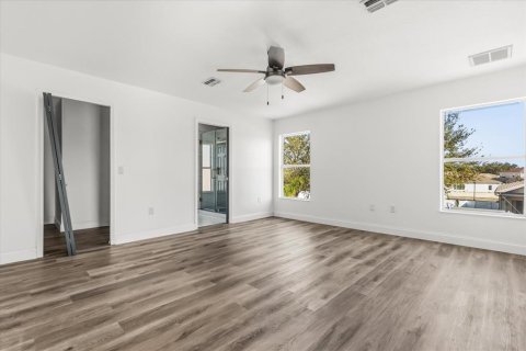 House in Brooksville, Florida 4 bedrooms, 189.43 sq.m. № 2203683 - photo 4