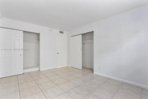 Appartement à louer à Hollywood, Floride: 1 chambre, 60.39 m2 № 2000200 - photo 10