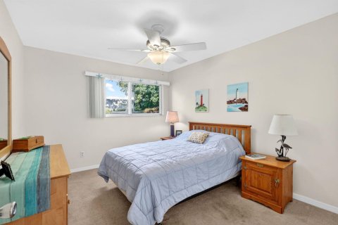 Condo in Stuart, Florida, 2 bedrooms  № 2183096 - photo 16