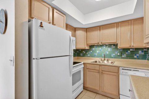 Condo in Stuart, Florida, 2 bedrooms  № 2183096 - photo 12