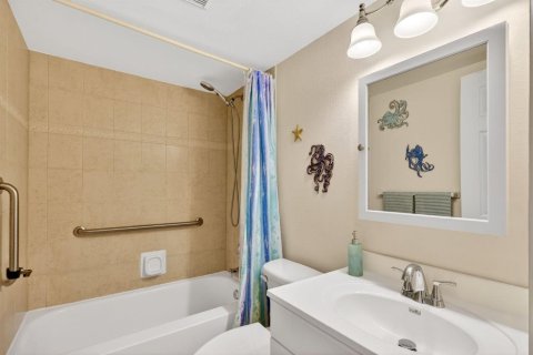 Condo in Stuart, Florida, 2 bedrooms  № 2183096 - photo 18