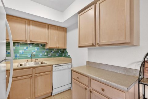 Condo in Stuart, Florida, 2 bedrooms  № 2183096 - photo 13