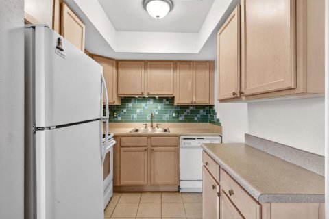 Condo in Stuart, Florida, 2 bedrooms  № 2183096 - photo 11