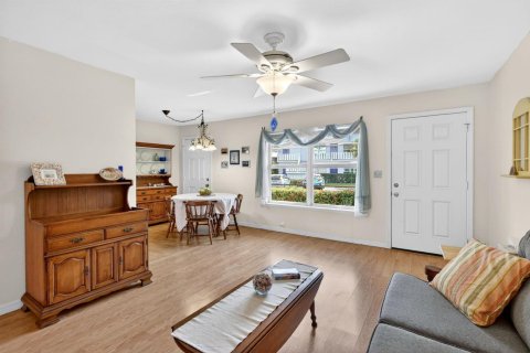 Condo in Stuart, Florida, 2 bedrooms  № 2183096 - photo 7