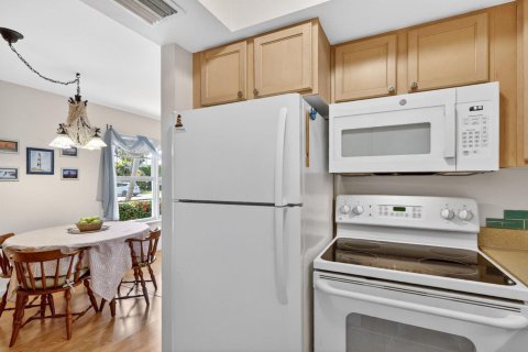 Condo in Stuart, Florida, 2 bedrooms  № 2183096 - photo 14