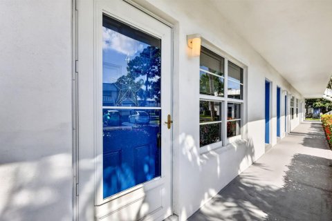 Condo in Stuart, Florida, 2 bedrooms  № 2183096