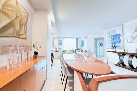 Condominio en venta en Miami, Florida, 2 dormitorios, 125.42 m2 № 2007669 - foto 6