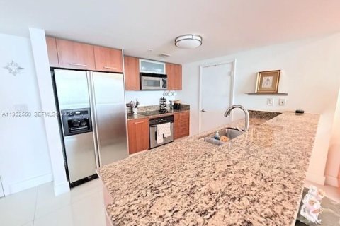 Condominio en venta en Miami, Florida, 2 dormitorios, 125.42 m2 № 2007669 - foto 3