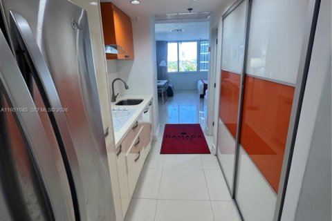 Condo in Sunny Isles Beach, Florida  № 2052852 - photo 6