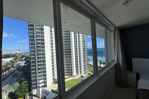 Studio in the Condo in Sunny Isles Beach, Florida  № 2052852