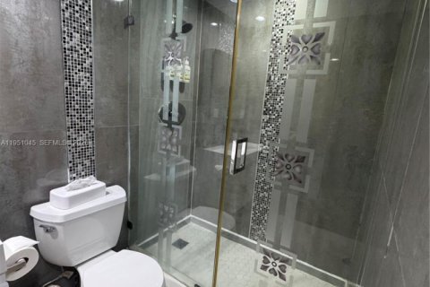 Condo in Sunny Isles Beach, Florida  № 2052852 - photo 9