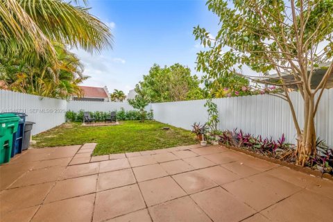 Townhouse in Miami, Florida 2 bedrooms, 84.45 sq.m. № 2011924 - photo 19