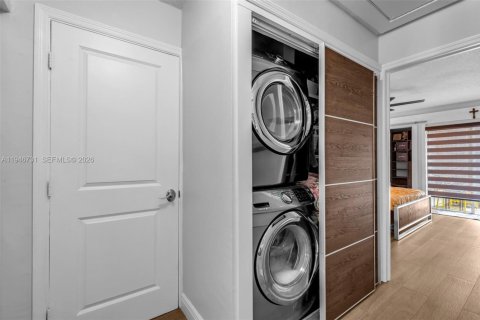 Townhouse in Miami, Florida 2 bedrooms, 84.45 sq.m. № 2011924 - photo 16