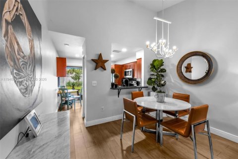 Townhouse in Miami, Florida 2 bedrooms, 84.45 sq.m. № 2011924 - photo 6