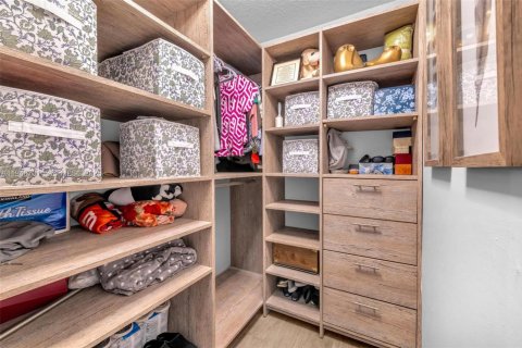 Townhouse in Miami, Florida 2 bedrooms, 84.45 sq.m. № 2011924 - photo 15