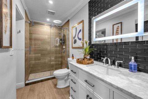 Townhouse in Miami, Florida 2 bedrooms, 84.45 sq.m. № 2011924 - photo 12