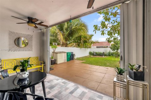 Townhouse in Miami, Florida 2 bedrooms, 84.45 sq.m. № 2011924 - photo 17
