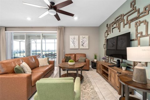 House in Davenport, Florida 10 bedrooms, 408.68 sq.m. № 2230010 - photo 14
