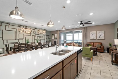 House in Davenport, Florida 10 bedrooms, 408.68 sq.m. № 2230010 - photo 12