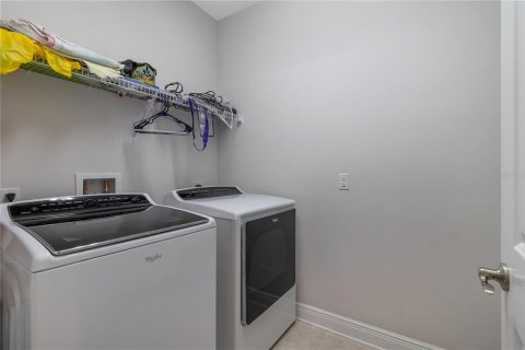 House in Winter Garden, Florida 4 bedrooms, 224.64 sq.m. № 2132102 - photo 22