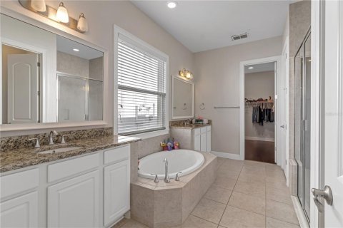 House in Winter Garden, Florida 4 bedrooms, 224.64 sq.m. № 2132102 - photo 12