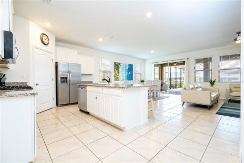 House in Davenport, Florida 6 bedrooms, 303.23 sq.m. № 2233246 - photo 4