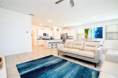 House in Davenport, Florida 6 bedrooms, 303.23 sq.m. № 2233246 - photo 10