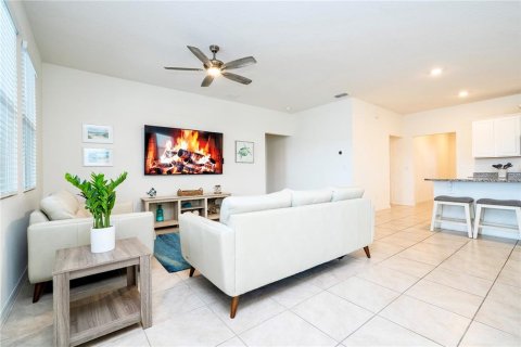 House in Davenport, Florida 6 bedrooms, 303.23 sq.m. № 2233246 - photo 11