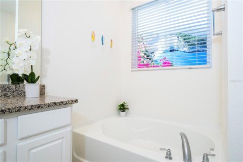 House in Davenport, Florida 6 bedrooms, 303.23 sq.m. № 2233246 - photo 19