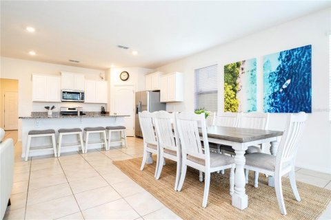 House in Davenport, Florida 6 bedrooms, 303.23 sq.m. № 2233246 - photo 7