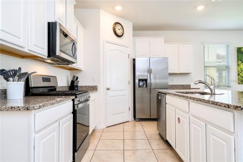 House in Davenport, Florida 6 bedrooms, 303.23 sq.m. № 2233246 - photo 6