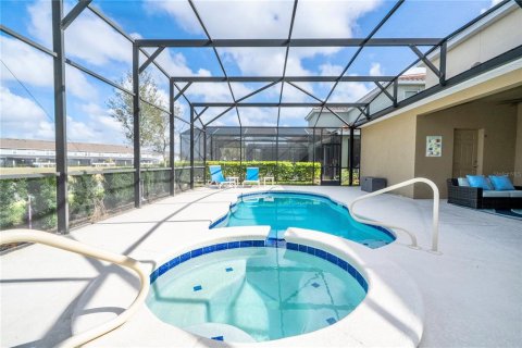 House in Davenport, Florida 6 bedrooms, 303.23 sq.m. № 2233246 - photo 3