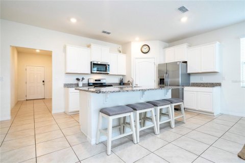House in Davenport, Florida 6 bedrooms, 303.23 sq.m. № 2233246 - photo 12