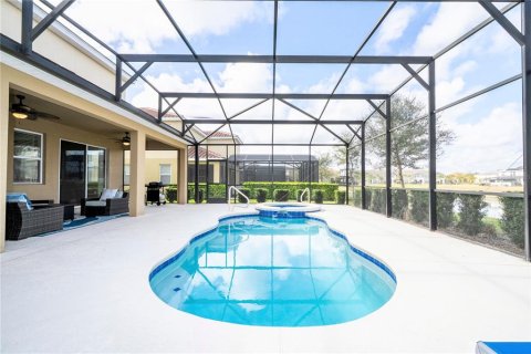 House in Davenport, Florida 6 bedrooms, 303.23 sq.m. № 2233246 - photo 14