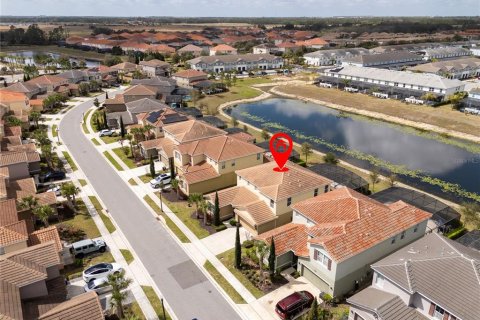House in Davenport, Florida 6 bedrooms, 303.23 sq.m. № 2233246 - photo 2